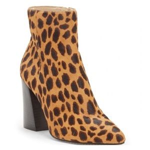 VINCE CAMUTO THELMIN – FLARED-HEEL BOOTIE
